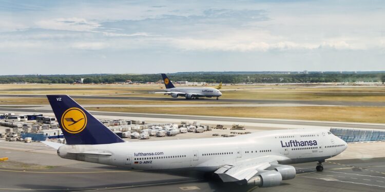 Recht und Gesetz im Netz! Mit Online-Inkasso zur Flugentschädigung 1 Mit Online-Inkasso zur Flugentschädigung