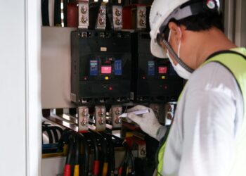 Elektroinstallation beim Hauskauf richtig prüfen