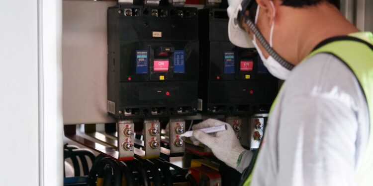 Elektroinstallation beim Hauskauf richtig prüfen