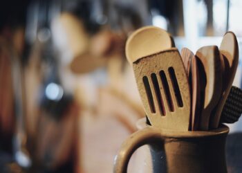 Gesund essen trotz Stress: So gelingt Berufstätigen die schnelle Mahlzeit ohne teure Lieferdienste