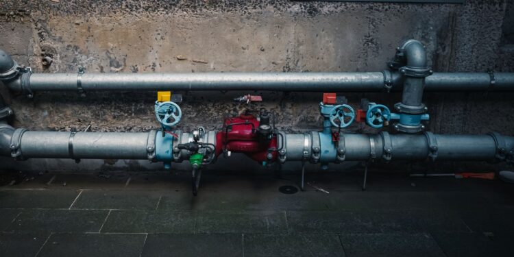 Wasserrohrbruch im Mietrecht: Haftung & Notdienst