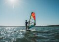 Windsurfen als Ausgleich: Was 2026 für Einsteiger zählt 2 Windsurfen als Ausgleich: Was 2026 für Einsteiger zählt